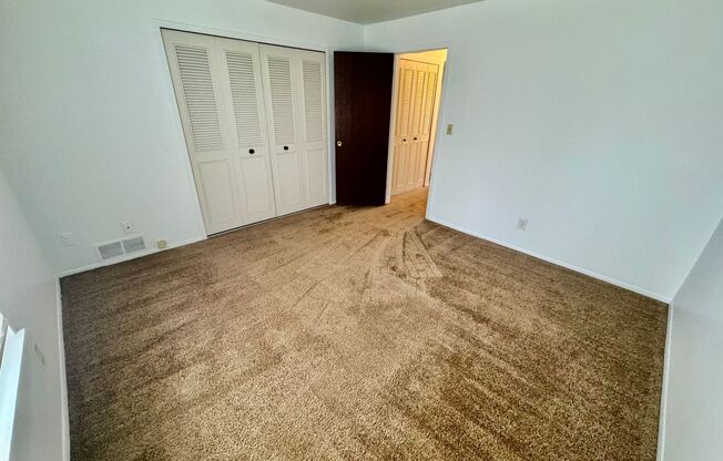 2 beds, 1 bath, 1,000 sqft, $1,345, Unit 623 Flint Rd. #4