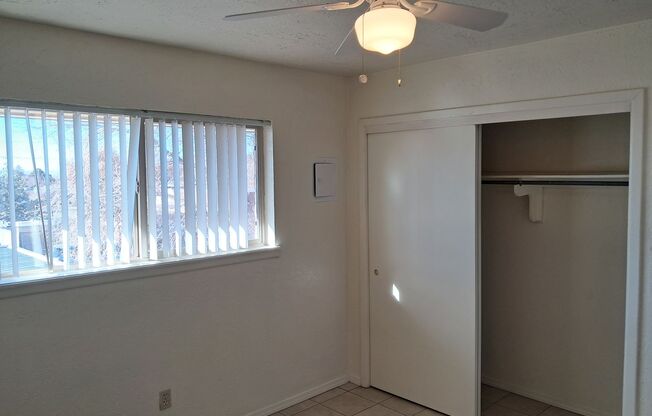 1 bed, 1 bath, 570 sqft, $950, Unit F37