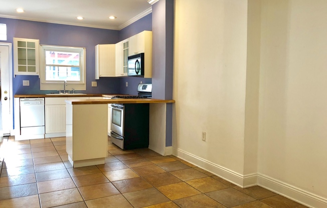 Fantastic 2 Bedroom Townhome in Highlandtown!