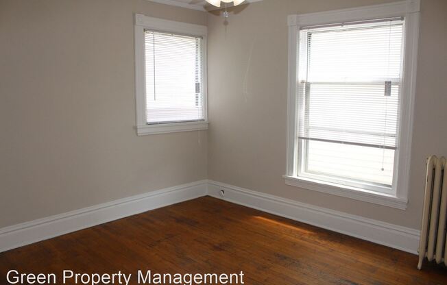 2 BR Close to Medical Mile with hardwood floors & in unit laundry