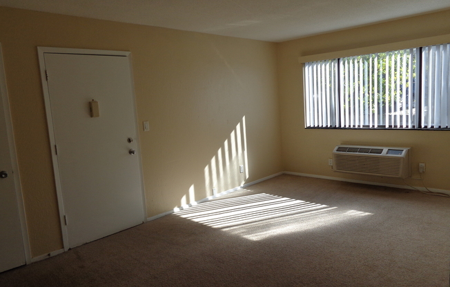 2 beds, 1 bath, 720 sqft, $775, Unit 3312-09