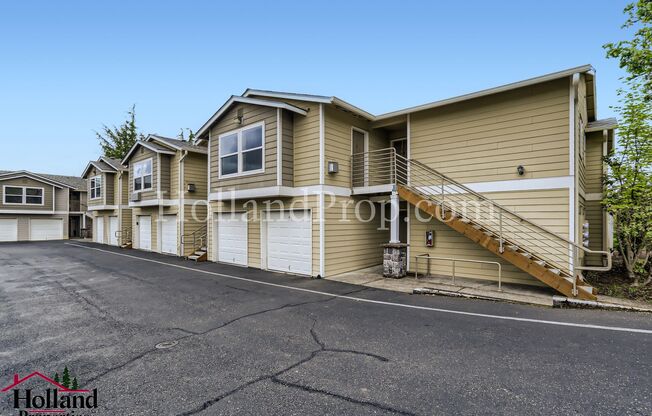 Bright & Comfortable Upper-Level Unit – Spacious, Practical, and Full of Charm!