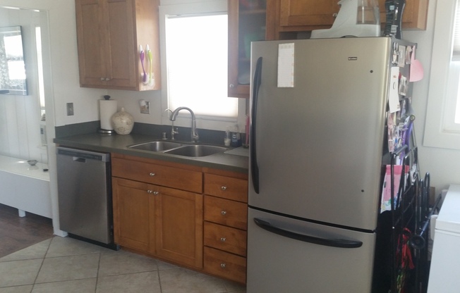 2 beds, 1 bath, $3,200