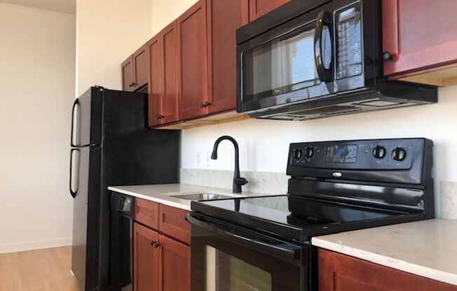 2 beds, 1 bath, 900 sqft, $1,999, Unit 200
