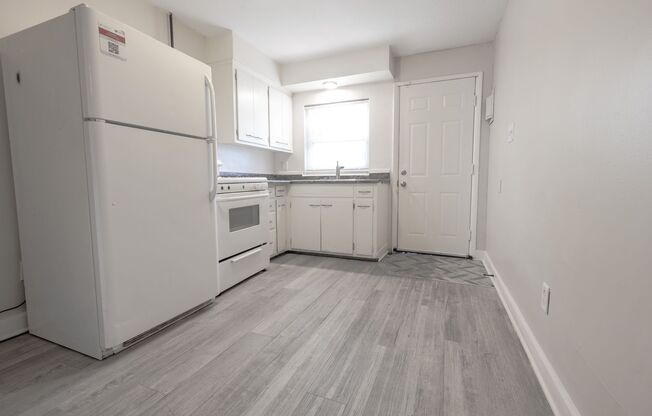 2 beds, 1 bath, 738 sqft, $940, Unit C