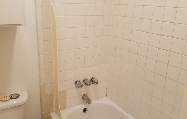 Studio, 1 bath, 450 sqft, $710, Unit *526