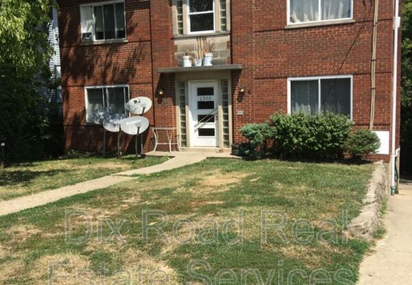 2390 Harrison Ave