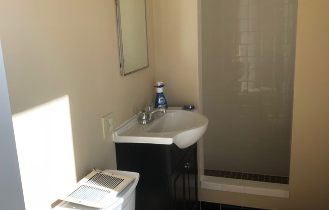 Studio, 1 bath, 400 sqft, $995, Unit #6