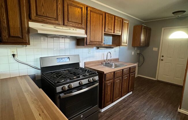 3 beds, 1 bath, $1,195