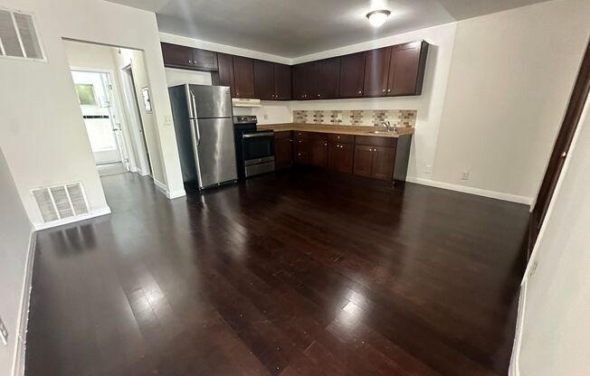 2 beds, 1 bath, 700 sqft, $2,200, Unit 205