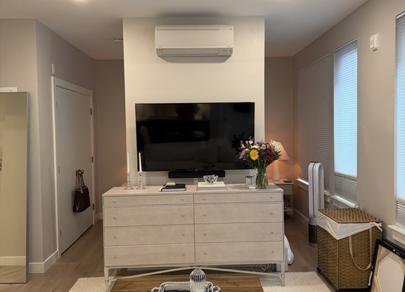 1 bed, 1 bath, 530 sqft, $2,800, Unit 404