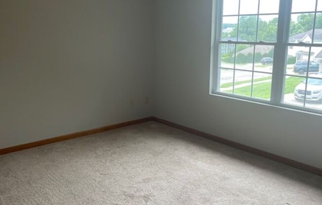 3 beds, 2.5 baths, 1,350 sqft, $1,400, Unit 1454 West Rockcrest Drive