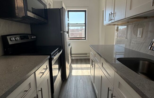 Studio, 1 bath, $1,000, Unit 4J