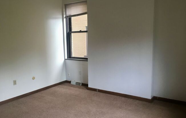 3 beds, 2 baths, 560 sqft, $1,375, Unit 112