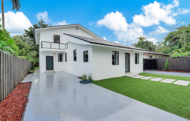 972 SW 44 AVE