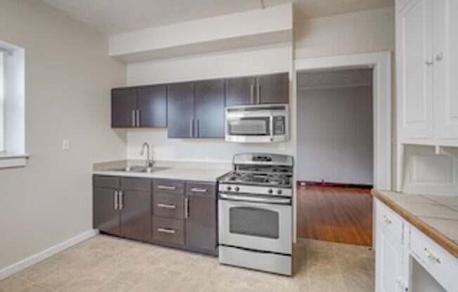 2 beds, 1 bath, 789 sqft, $1,395, Unit Apt. #12