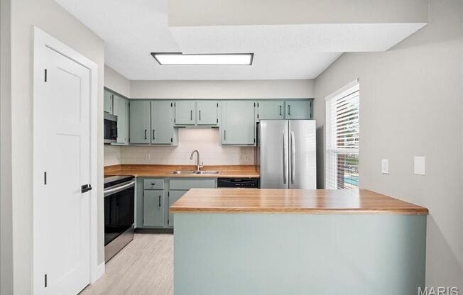 2 beds, 1 bath, 888 sqft, $1,525, Unit Boca Raton Drive - 779