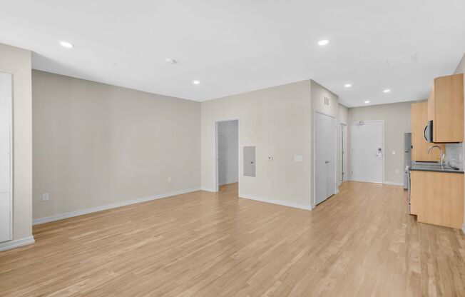 Studio, 1 bath, 548 sqft, $1,880, Unit 316