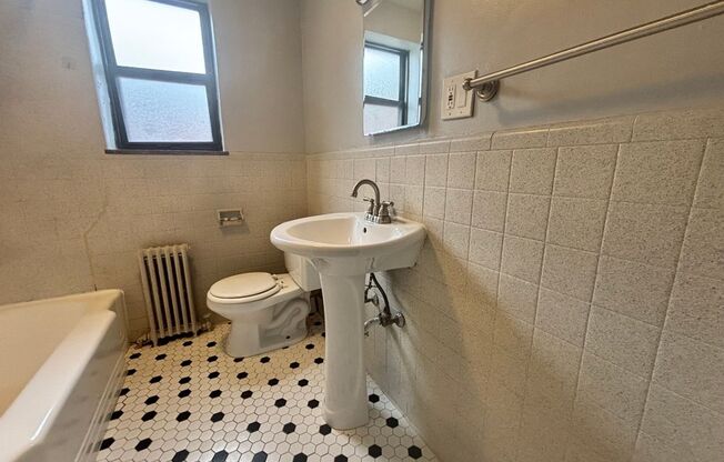 3 beds, 1 bath, 1,000 sqft, $2,140, Unit 6236 Fifth Ave. #306C