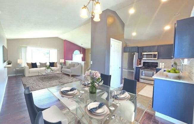 $2,500 - 3 Bed / 2 Bath Beautiful and Spacious Home with a Fully Fenced backyard