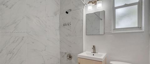 319 W 28 ST