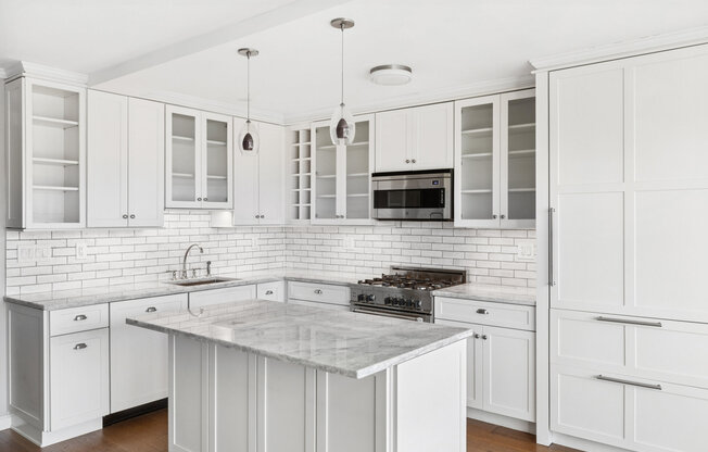 1 bed, 1 bath, 949 sqft, $5,450, Unit 19X