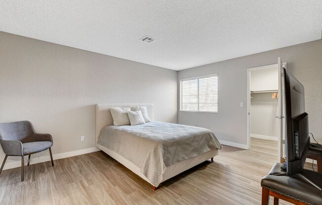 2 beds, 2 baths, 1,050 sqft, $1,300