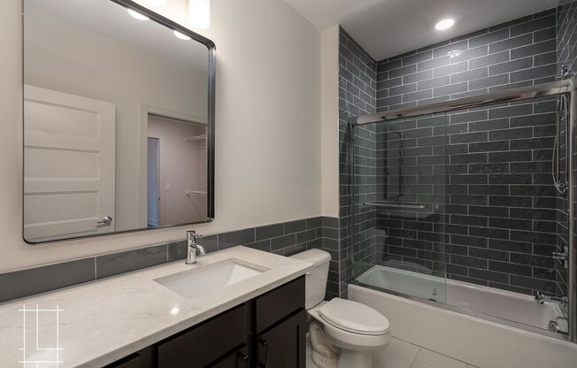 1 bed, 1 bath, 470 sqft, $1,325, Unit 1050 N 4th St. Apt. 208