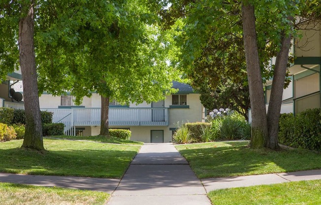 Green Space Walking Trails at Oak Pointe, Fremont, California