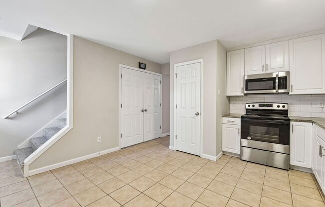 2 beds, 2.5 baths, 1,387 sqft, $1,395, Unit 0174