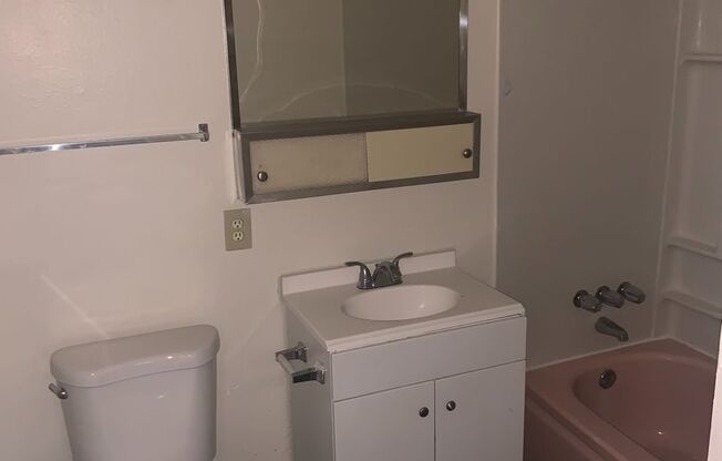 1 bed, 1 bath, $850, Unit # 21