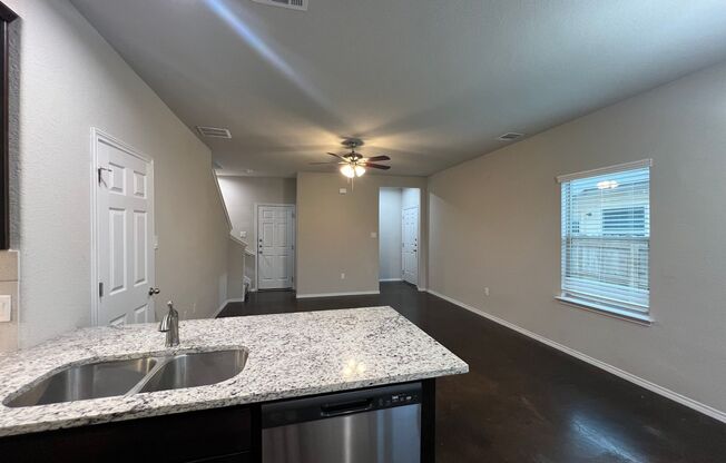 3 beds, 2.5 baths, $1,430