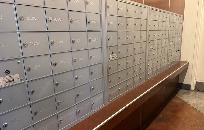 2 beds, 2 baths, 1,320 sqft, $4,100, Unit 2203