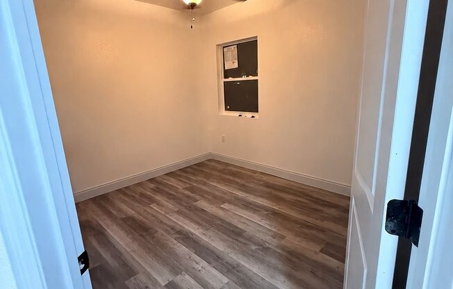 1001 W 8 ST