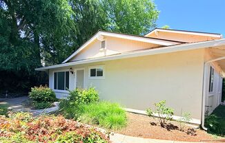 NEWLY RENOVATED---- 2BD/1BA, End Unit TH in Twin Creeks Garden, San Ramon- Available Now!