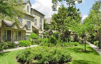 Plaza at River Oaks Apartments in Houston