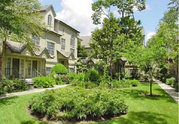 Plaza at River Oaks Apartments in Houston