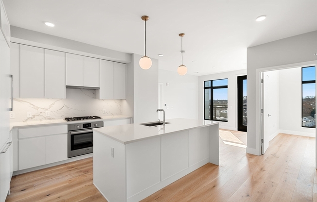 2 beds, 2 baths, 902 sqft, $4,500, Unit 710