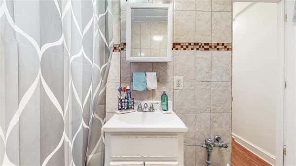 1 bed, 1 bath, 600 sqft, $1,900, Unit 910