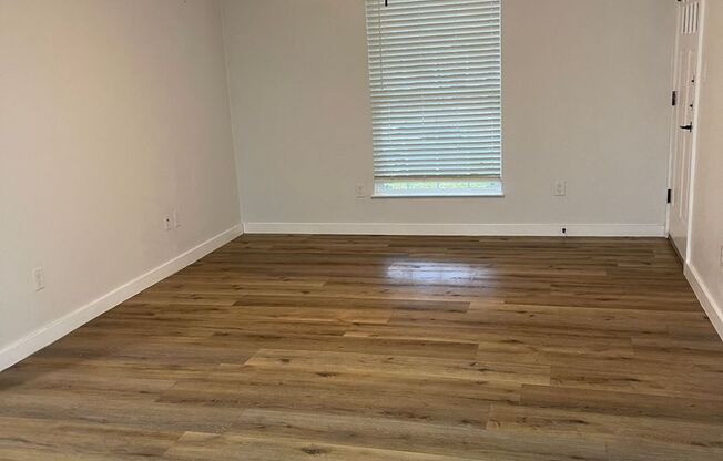 2 beds, 1 bath, 875 sqft, $1,550, Unit 215