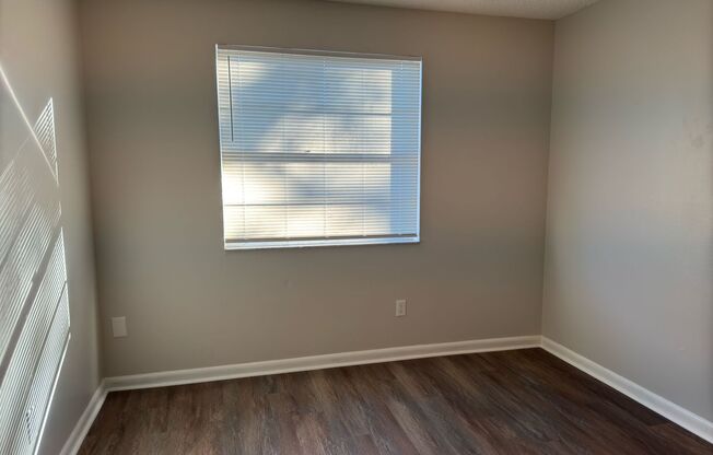 2 beds, 1 bath, $1,200