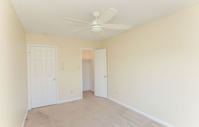 2 beds, 1 bath, $1,595