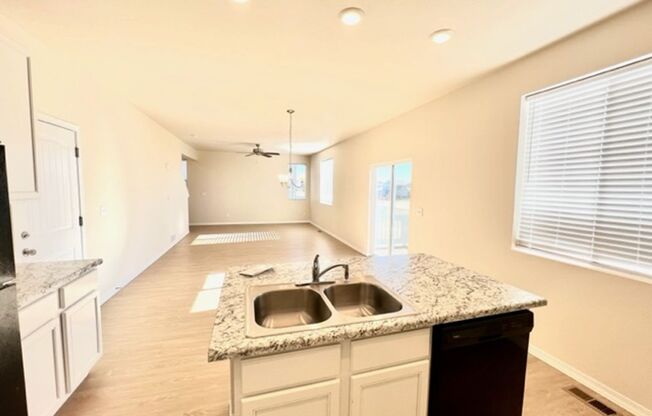 Gorgeous newer built 3 bedroom home in Meridian Ranch!