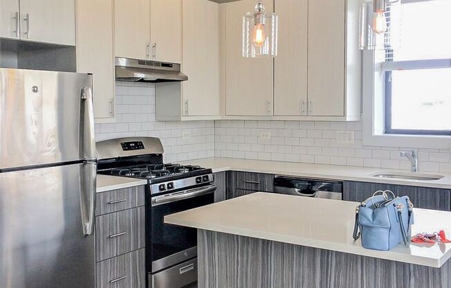 2 beds, 2 baths, 1,010 sqft, $3,200, Unit 2626-3F