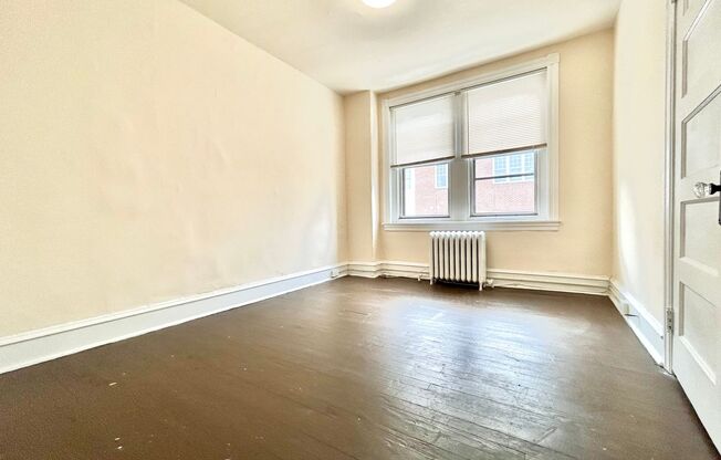 1 bed, 1 bath, 1,100 sqft, $1,900, Unit 7C