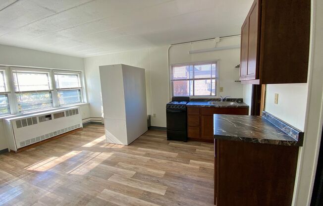 1 bed, 1 bath, 400 sqft, $1,085, Unit 411