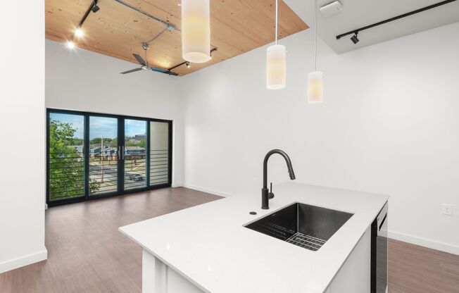 2 beds, 2 baths, 910 sqft, $1,867, Unit 213