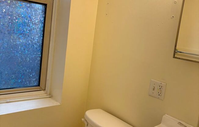 3 beds, 1 bath, 1,400 sqft, $1,595, Unit 4532-B15