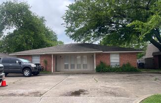 ADORABLE 2 BEDROOM 1 BATHROOM DUPLEX