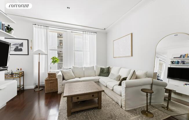 1 bed, 1 bath, 1,054 sqft, $5,350, Unit 720